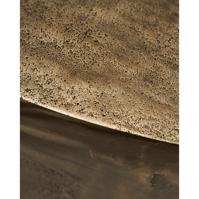 Mesa de salón Rota de House Doctor, acabado en cobre antiguo